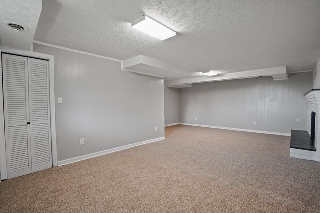 2558 Smith Mountain Lake PKWY, Huddleston, VA 24104
