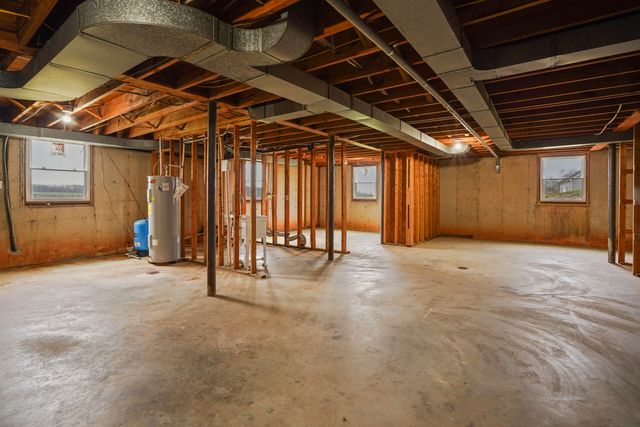 2558 Smith Mountain Lake PKWY, Huddleston, VA 24104