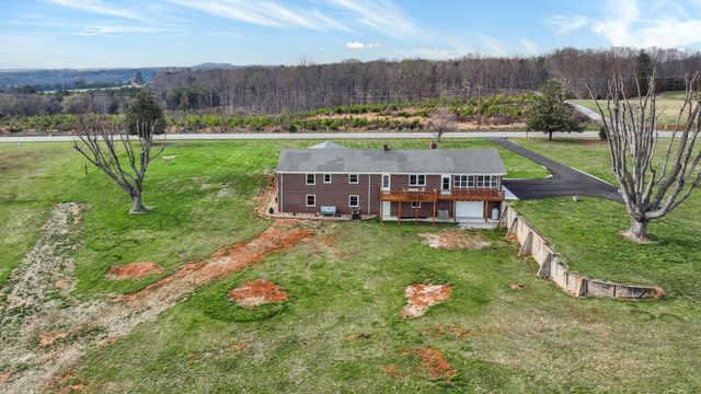 2558 Smith Mountain Lake PKWY, Huddleston, VA 24104