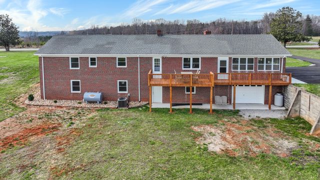 2558 Smith Mountain Lake PKWY, Huddleston, VA 24104