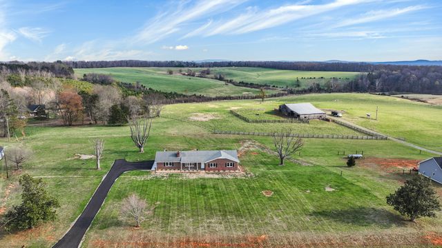 2558 Smith Mountain Lake PKWY, Huddleston, VA 24104