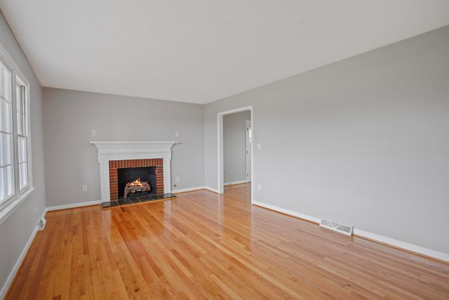 2558 Smith Mountain Lake PKWY, Huddleston, VA 24104