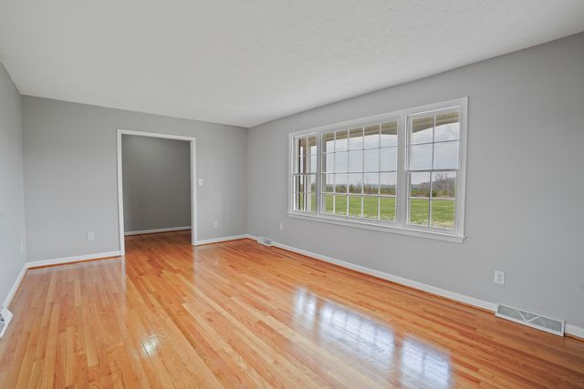 2558 Smith Mountain Lake PKWY, Huddleston, VA 24104