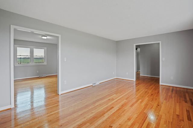 2558 Smith Mountain Lake PKWY, Huddleston, VA 24104