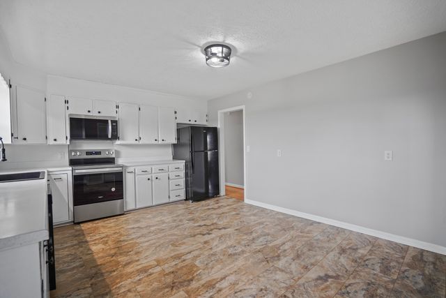 2558 Smith Mountain Lake PKWY, Huddleston, VA 24104