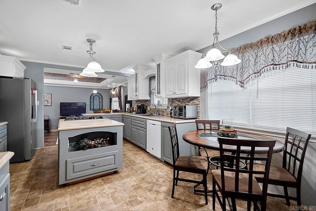 912 W Vine, Sheridan, AR 72150