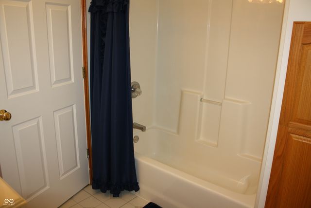 6052 N Deckshire Lane, Shirley, IN 47384