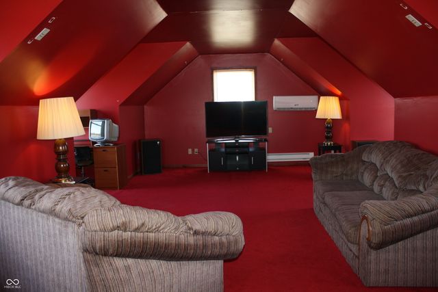 6052 N Deckshire Lane, Shirley, IN 47384