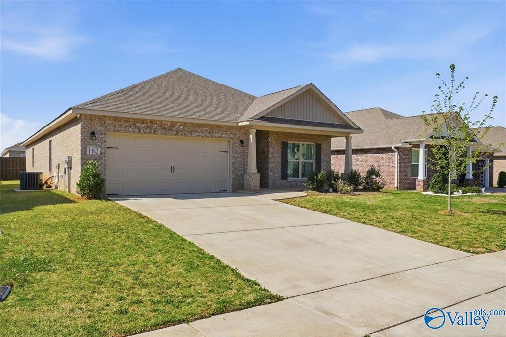 162 Cherry Laurel Drive, Hazel Green, AL 35750