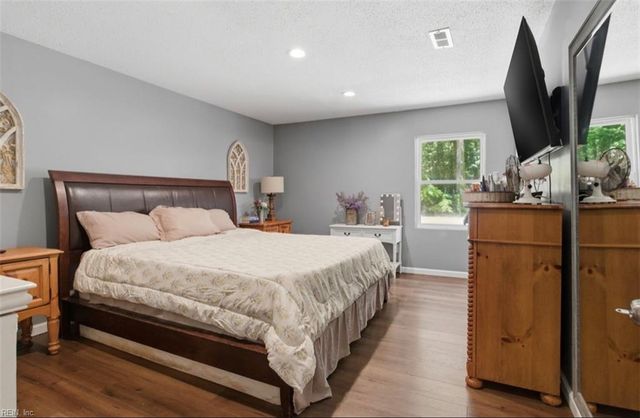 6581 Pine Haven CIR, Gloucester, VA 23061