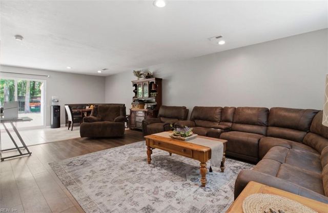 6581 Pine Haven CIR, Gloucester, VA 23061