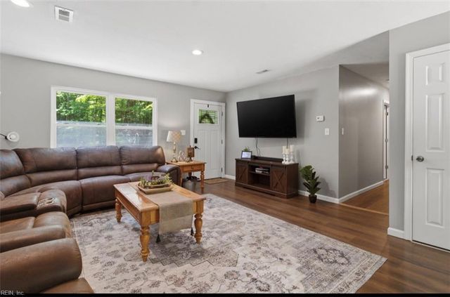 6581 Pine Haven CIR, Gloucester, VA 23061
