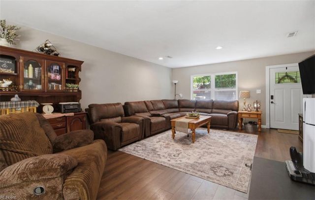 6581 Pine Haven CIR, Gloucester, VA 23061