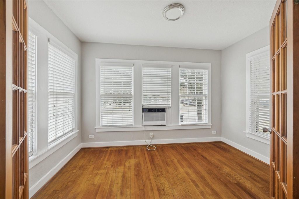 1810 W Alabama Street 1, Houston, TX 77098