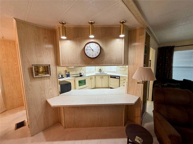 6571 NE 1ST PLACE, Ocala, FL 34470