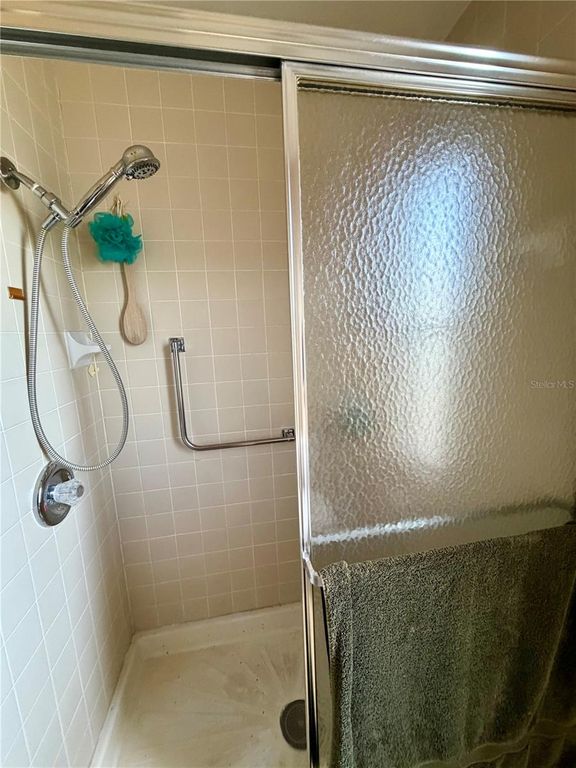 Image 15 of property listing at 6571 NE 1ST PLACE, Ocala, FL 34470