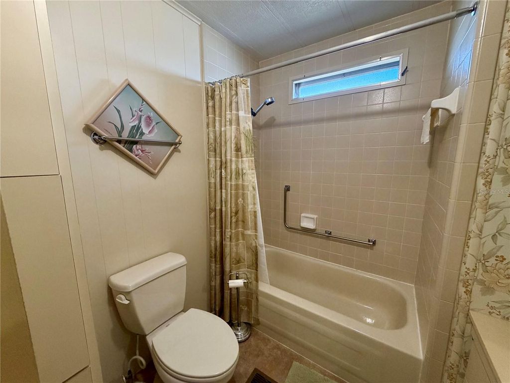 Image 22 of property listing at 6571 NE 1ST PLACE, Ocala, FL 34470