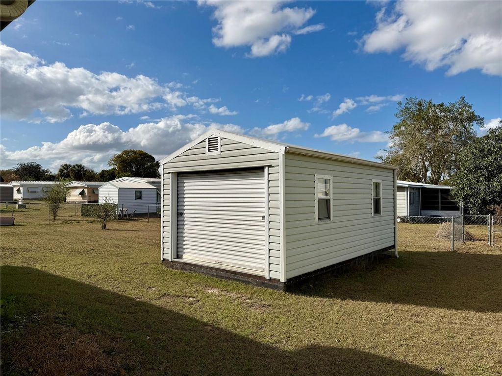 Image 36 of property listing at 6571 NE 1ST PLACE, Ocala, FL 34470