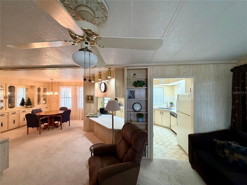 Image 5 of property listing at 6571 NE 1ST PLACE, Ocala, FL 34470