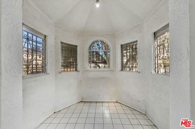 7508 Rosewood Avenue, Los Angeles, CA 90036