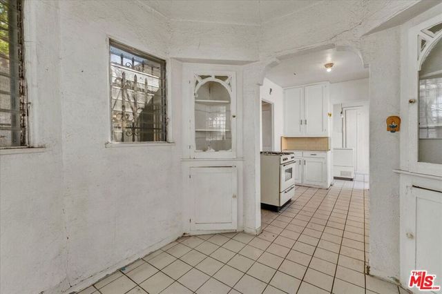 7508 Rosewood Avenue, Los Angeles, CA 90036