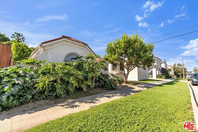 7508 Rosewood Avenue, Los Angeles, CA 90036