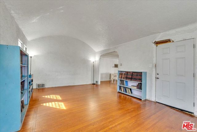 7508 Rosewood Avenue, Los Angeles, CA 90036