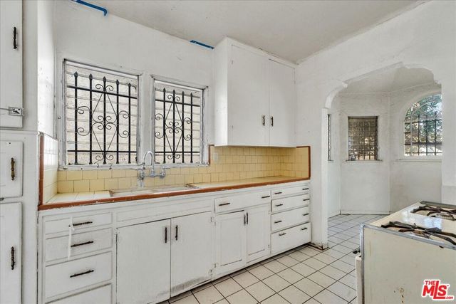 7508 Rosewood Avenue, Los Angeles, CA 90036