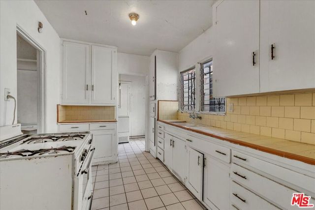 7508 Rosewood Avenue, Los Angeles, CA 90036