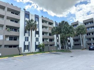 10000 NW 80th Ct 2456, Hialeah Gardens, FL 33016