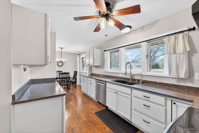 1245 Simon DRIVE, Brookfield, WI 53005