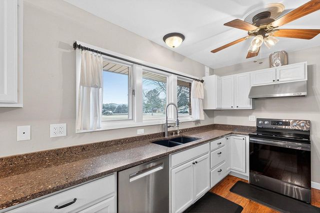 1245 Simon DRIVE, Brookfield, WI 53005