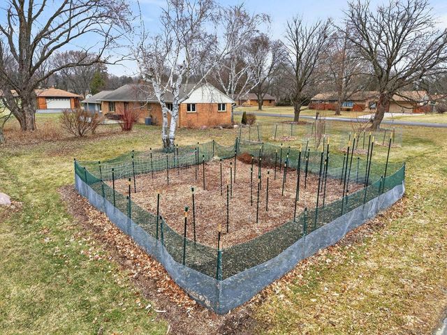 1245 Simon DRIVE, Brookfield, WI 53005