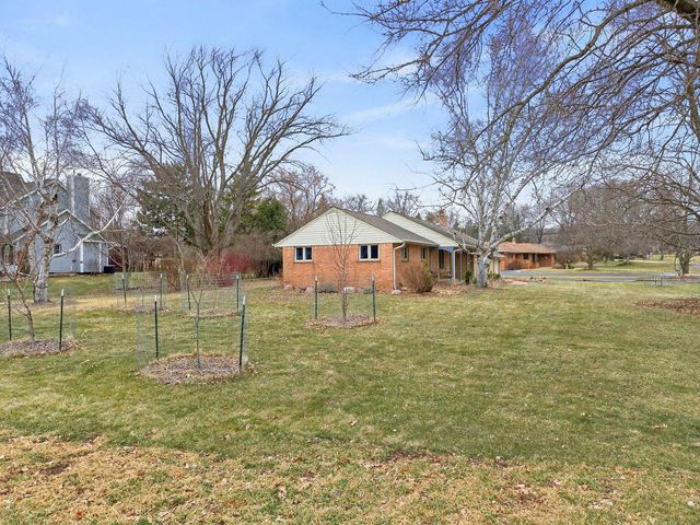 1245 Simon DRIVE, Brookfield, WI 53005