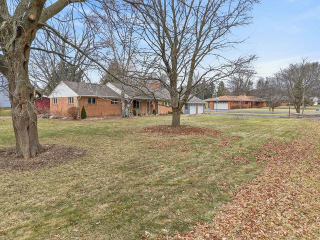 1245 Simon DRIVE, Brookfield, WI 53005