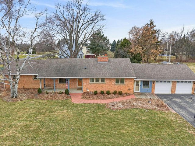 1245 Simon DRIVE, Brookfield, WI 53005
