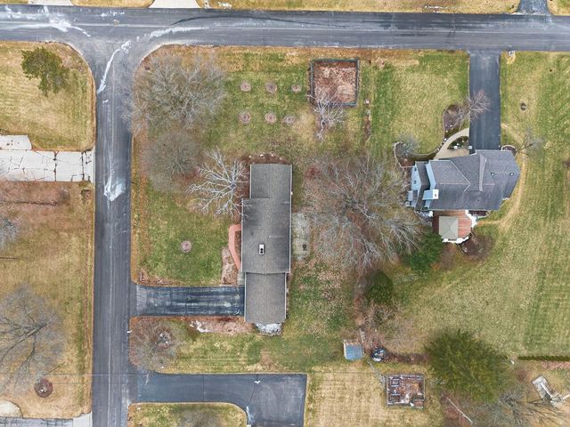 1245 Simon DRIVE, Brookfield, WI 53005