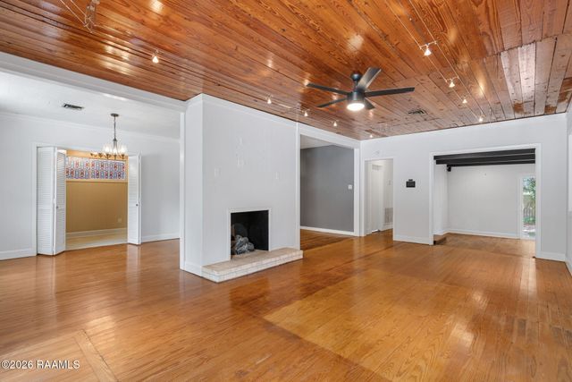 142 Cedar Crest Court, Lafayette, LA 70501