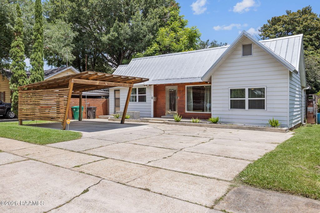 142 Cedar Crest Court, Lafayette, LA 70501