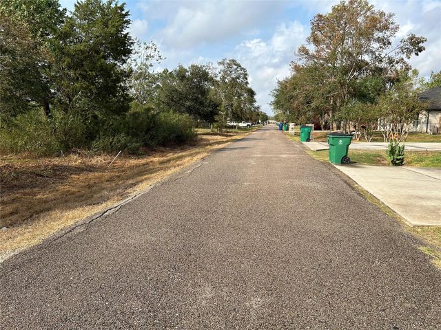 422 Texas Avenue, Arcola, TX 77583