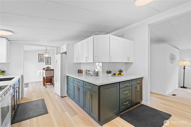 6494 Glen Court SE, Lacey, WA 98503