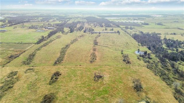 25000 Hunters Road, Gravette, AR 72736