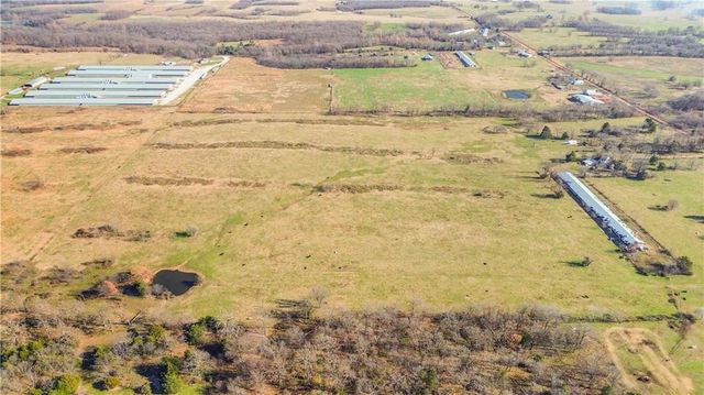 25000 Hunters Road, Gravette, AR 72736