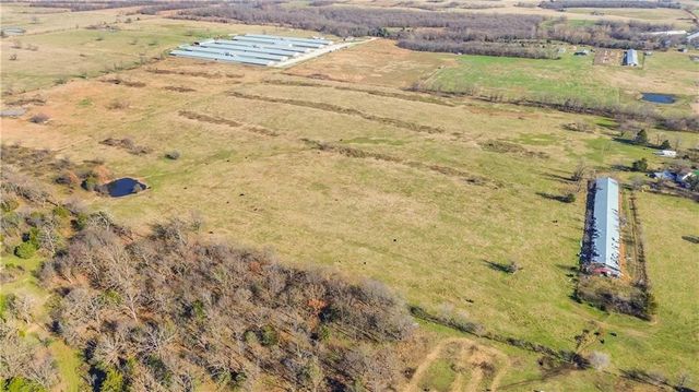 25000 Hunters Road, Gravette, AR 72736