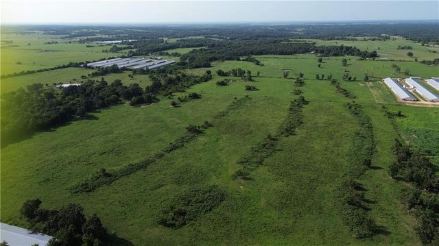 25000 Hunters Road, Gravette, AR 72736