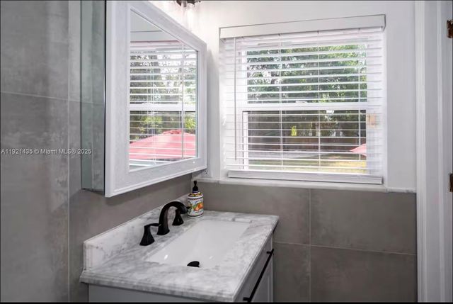 35 SW 28th Rd 0, Miami, FL 33129