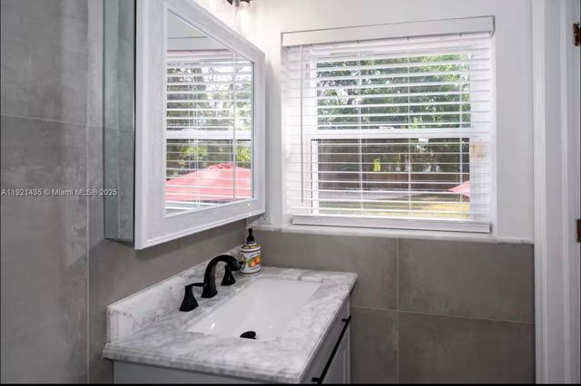 35 SW 28th Rd 0, Miami, FL 33129