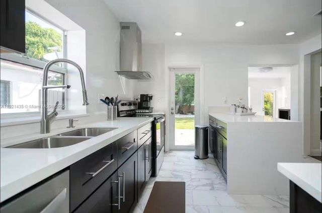 35 SW 28th Rd 0, Miami, FL 33129