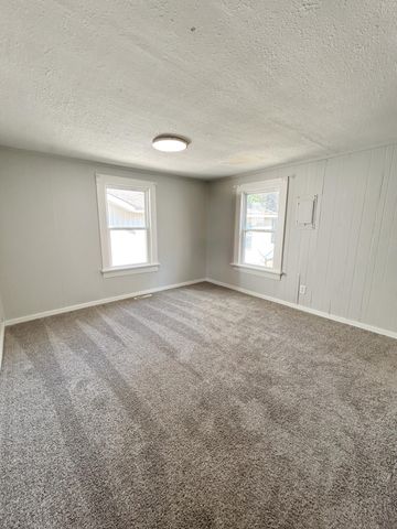 942 S Nettleton Avenue, Springfield, MO 65806