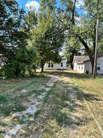 942 S Nettleton Avenue, Springfield, MO 65806
